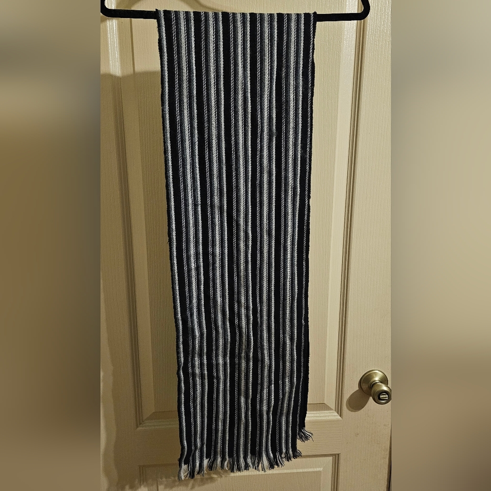 Amicale 100% Merino Wool Double Sided Design Scarf - Picture 4 of 6